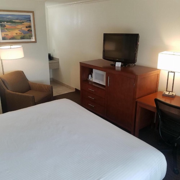 SureStay Hotel by Best Western Hollister image 23